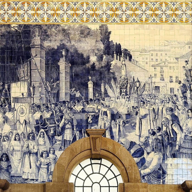 Porto Sao Bento railway station, entrance hall with azulejos designed by artist Jorge Colaço, old town, UNESCO World Heritage Site, Porto, Portugal