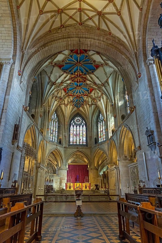 Apse, altar, interior view, former abbey church, Tewkesbury, Gloucestershire, England, Great Britain