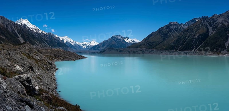 The turquoise Tasman Lake. On the left, Mount Cook. Aoraki Mount Cook National Park, Canterbury, South Island, New Zealand