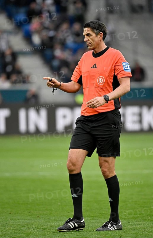 Referee Deniz Aytekin gesture gesture soccer Bundesliga, PreZero Arena, Sinsheim, Baden-Württemberg, Germany