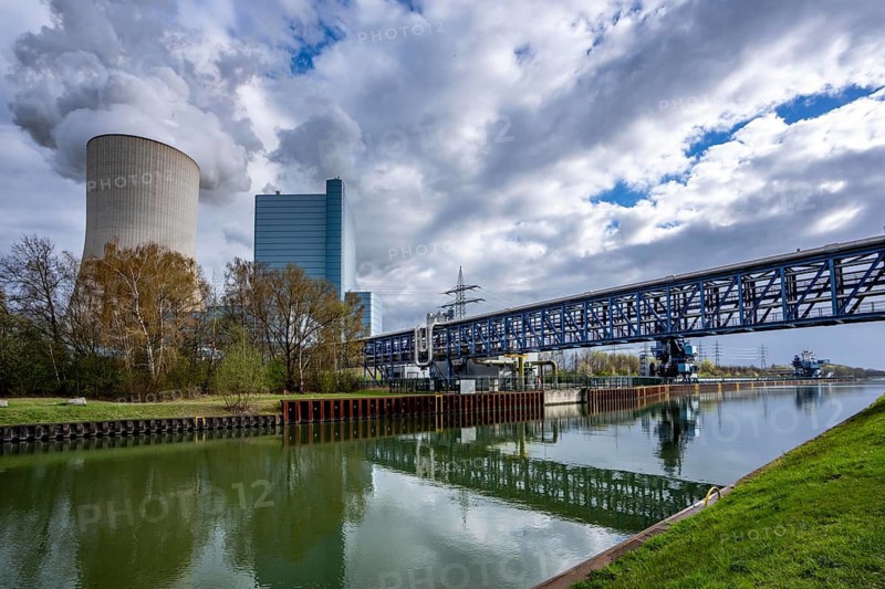 The UNIPER Datteln 4 coal-fired power plant, power plant block and cooling tower, Dortmund-Ems Canal, pipeline bridge, district heating pipes, Datteln, North Rhine-Westphalia, Germany