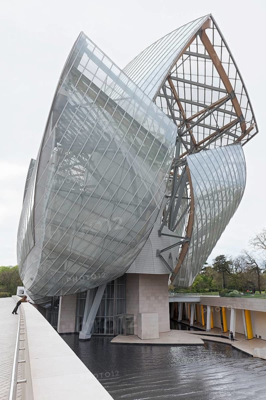 Louis Vuitton Foundation, Le vaisseau de verre, glass ship, futuristic building by architect Frank Gehry, Bois de Boulogne, Paris, France