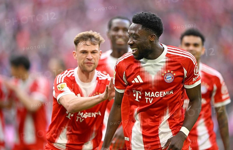 Jubel Freude Emotion Alphonso Davies Bayern FC Munich FCB (19) Joshua Kimmich FC Bayern Munich FCB (06) Nicolas Jackson FC Bayern Munich FCB (11) Luis Diaz FC Bayern Munich FCB (14) Fußball Bundesliga, Allianz Arena, Munich, Bavaria, Germany