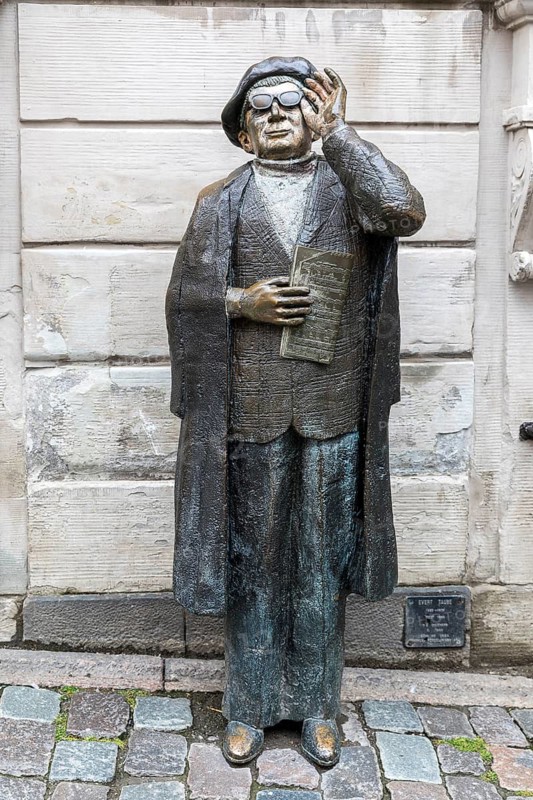 Evert dove sculpture on Järntorget in Stockholm, Gamla Stan Old Town, Stockholm, Sweden