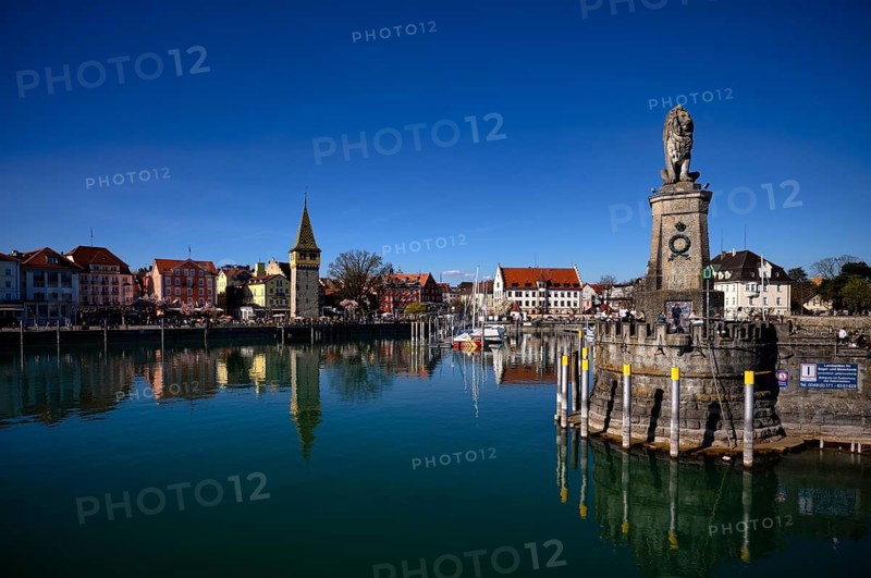 Mangturm, tax office, Bavarian Lion, harbour entrance, Lindau, Bavaria, Lake Constance, Germany