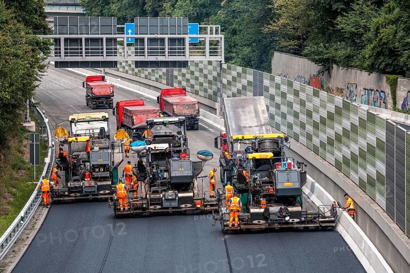 Rehabilitation of the A52 motorway near Essen, an 8 km long section between the Essen-Kettwig junction and the Essen-Ost motorway junction was completely renovated over a period of 9 years, 6 lanes, new drainage pipes, carriageway, bridges, noise barriers, traffic facilities, here the last section, direction Düsseldorf, new carriageway surface, laying of porous asphalt, whispering asphalt, at the Essen-Rüttenscheid junction, North Rhine-Westphalia, Germany