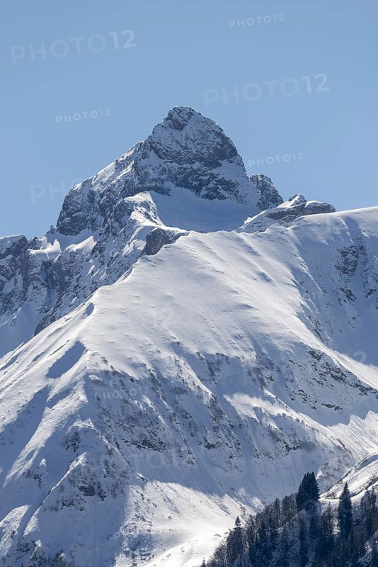 Mountain panorama to the Trettachspitze, 2595m, in winter, Allgäu Alps, Allgäu, Bavaria, Germany