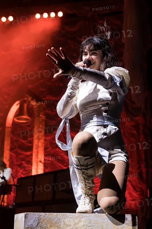 Abigail Morris, singer of The Last Dinner Party live at the Berlin velodrome on 22.02.2026