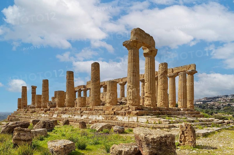 Doric Temple, Temple of Juno, also Temple of Hera Lacinia, 460 and 450 BC, originally had a peristasis or ring of 6 × 13 columns, four-tiered substructure, Valley of the Temples (Valle dei Templi) Unesco World Heritage Site near Agrigento, Sicily, Mediterranean Sea