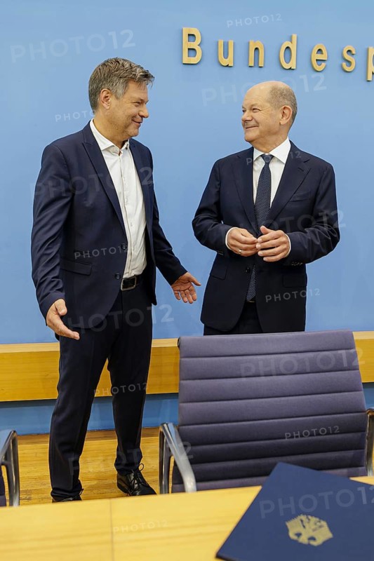 Olaf Scholz (SPD), Federal Chancellor, and Robert Habeck (Alliance 90/The Greens), Federal Minister for Economic Affairs and Climate Protection and Vice-Chancellor, present the 2025 budget at the BPK. Berlin, 05.07.2024. Photographed on behalf of the Federal Ministry of Finance
