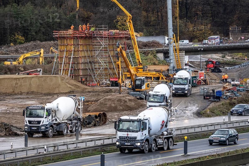 Concreting of a new bridge pillar at the Duisburg-Kaiserberg motorway junction, complete conversion and construction of the A3 and A40 intersections, all bridges, ramps, roadways are renewed and in part extended, construction period of 8 years, railway bridges running there will also be renewed, North Rhine-Westphalia, Germany