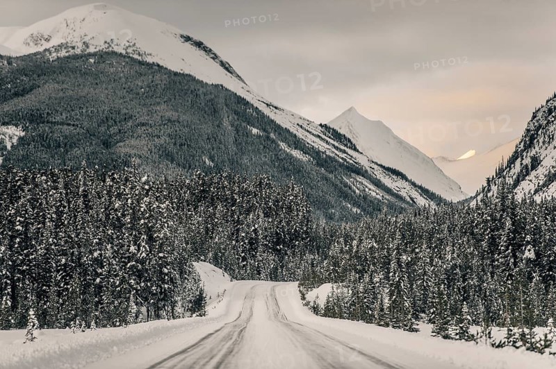 Winter road trip on the Icefields Parkway with lots of snow and ice, Banff National Park, Jasper National Park, Alberta, Canada