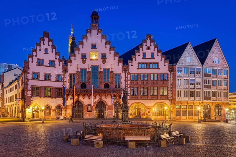 The lights on Römerberg in Frankfurt am Main glow in the morning, Frankfurt am Main, Hesse, Germany