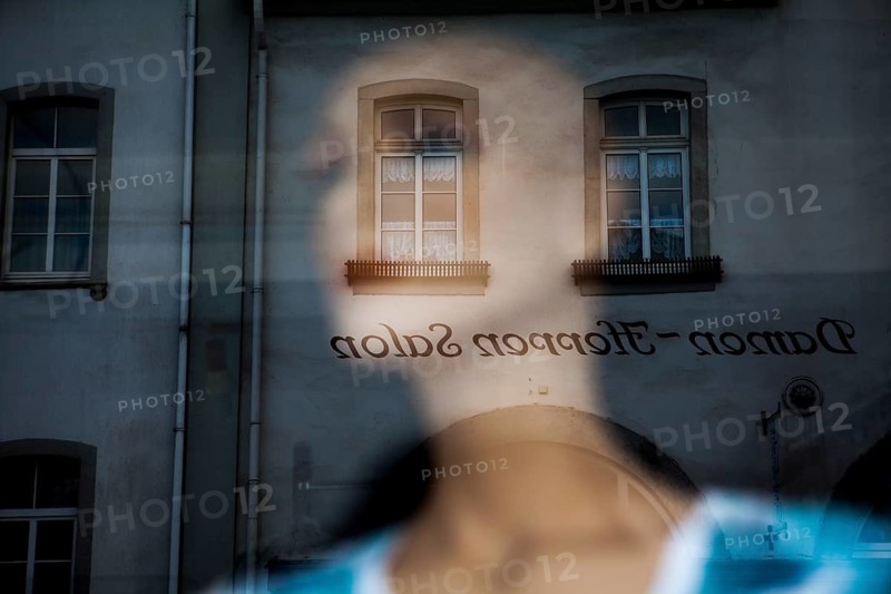 Reflection in a windowpane, women's fashion, Bad Karlshafen, Weser Uplands, Weserbergland, Hesse, Germany
