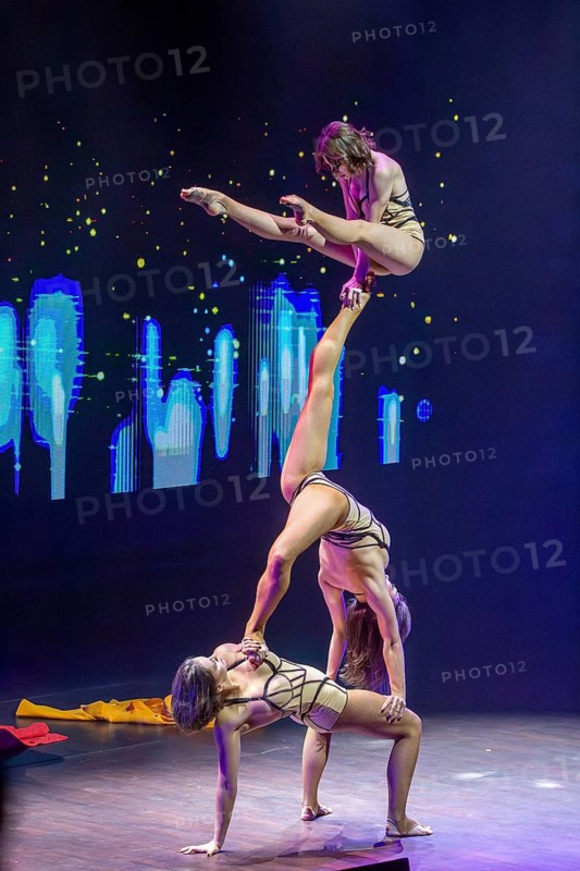 Rose garden Mannheim: Award Night 2024 / Rhine-Neckar Sports Award. Image: Performance by the Ukrainian sports acrobatics trio TRIO THREE G