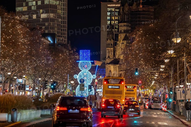 Christmas decoration, light decoration, in Berlin, Tauentzienstraße, view of the Memorial Church on Breitscheidplatz, Christmas market, Germany