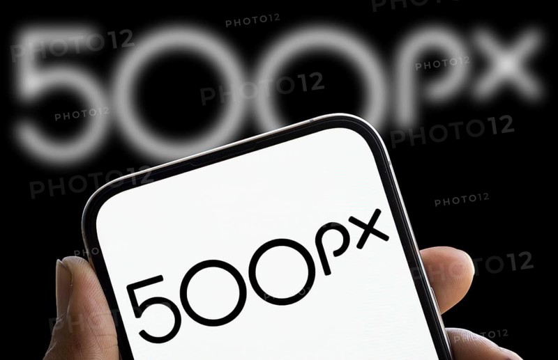 500px logo is displayed on smartphone.500px is a global online photo-sharing platform.