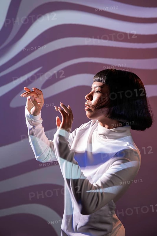 A futuristic Latin woman engages with an immersive virtual environment. She embodies modernity and technology, highlighting the intersection of identity and digital innovation