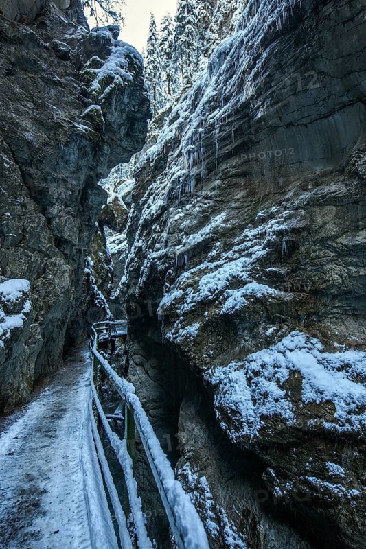 Winter, snowy landscape, hiking trail through the Breitachklamm gorge near Oberstdorf, Oberallgäu, Allgäu, Bavaria, Germany