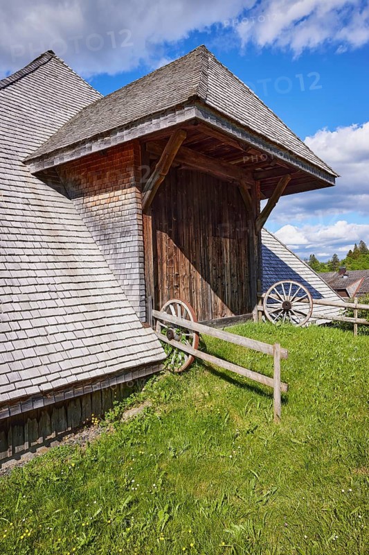 Entrance gate to a Black Forest house with old wagon wheels of the Resenhof Farm Museum in the Oberlehen district, Bernau im Black Forest, Black Forest, Waldshut district, Baden-Württemberg, Germany