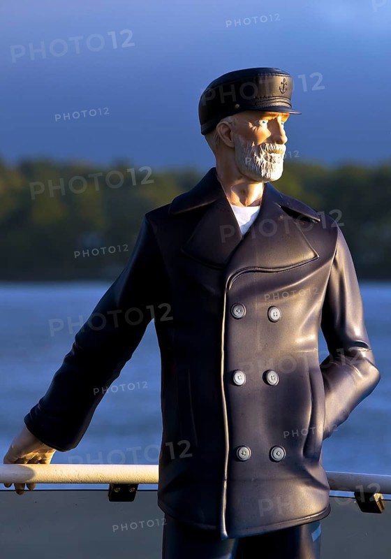 3-D figure of the captain permanently installed at the bow of the ship Kaept'n Iglo Hadag harbour ferry of line 62, Hamburg harbour, Germany