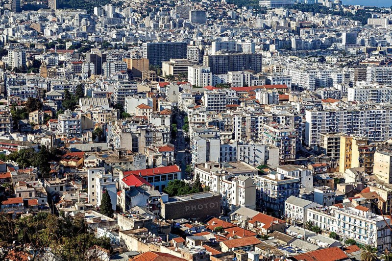 White-grey buildings, densely built-up in an urban environment with Mediterranean flair, view of the city of Algiers in Algeria