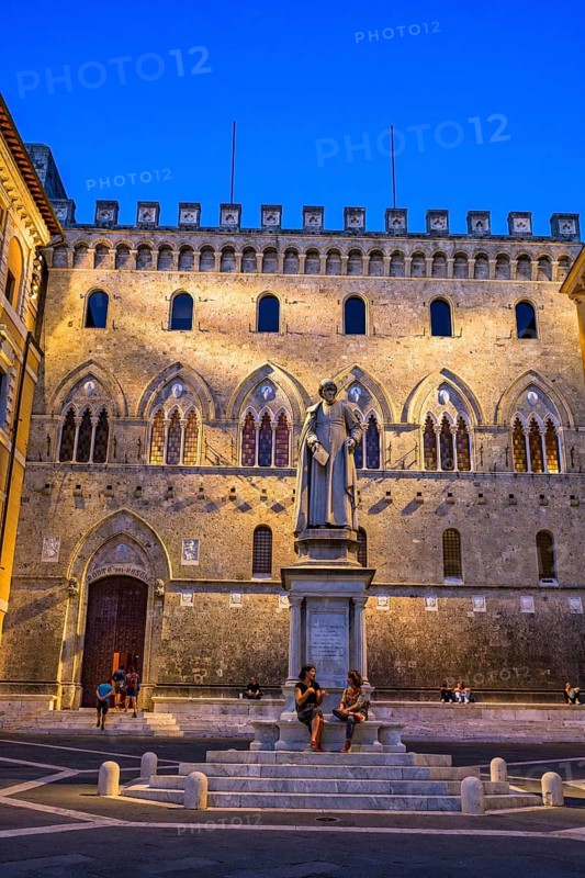 Piazza Salimbeni, Siena, Tuscany, Italy