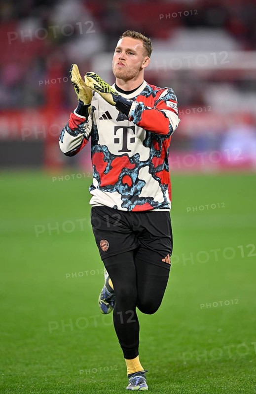 Warm-up training goalkeeper Daniel Peretz FC Bayern Munich FCB (18) Allianz Arena, Munich, Bavaria, Germany