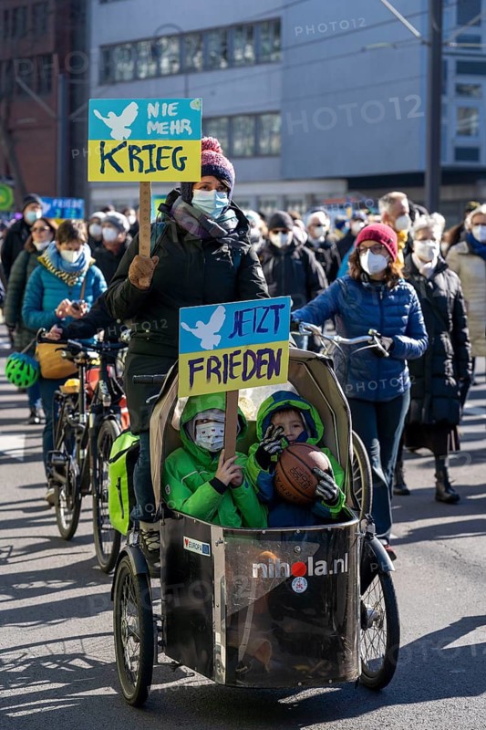 Peace demonstration against the war in Ukraine, instead of the Rose Monday parade in Cologne, with over 250, 000 participants, in the city centre, with many carnivalists, North Rhine-Westphalia, Germany