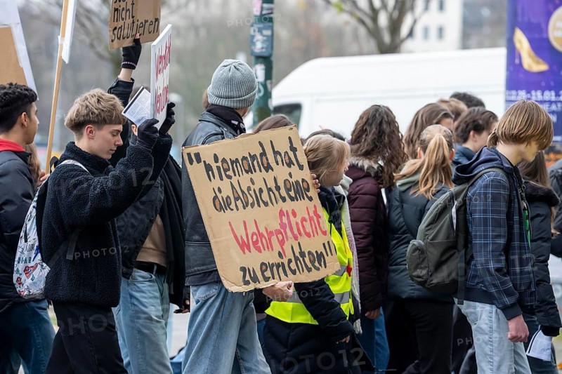 School strike against military service, around 600 participants in a demonstration against the reintroduction of military service, students who stayed away from school and participants from left-wing organizations and parties passed through downtown Essen to protest against the planned new compulsory military service and against other obligations in social service, North Rhine-Westphalia, Germany