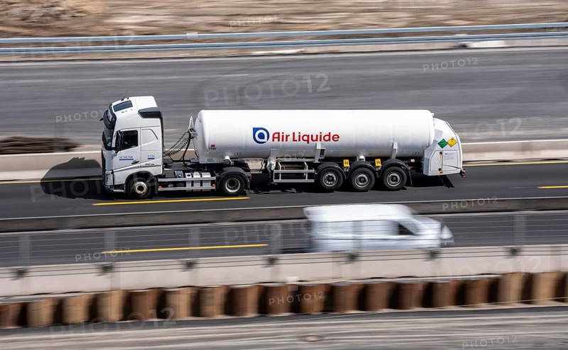 Tanker, gas tanker, truck, air liquide, truck on the A3 motorway near Duisburg, North Rhine-Westphalia, Germany