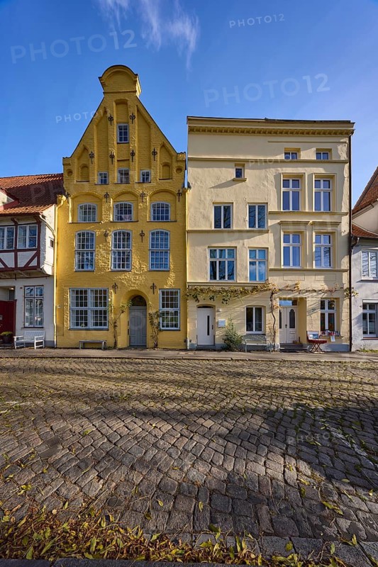 Historic houses, sidelight, street An der Obertrave, Old Town, Hanseatic City of Lübeck, independent city, Schleswig-Holstein, Germany