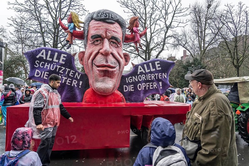 Rose Monday procession in Düsseldorf, theme car by wagon manufacturer Jacques Tilly, Epstein files scandal, victims are ignored, perpetrators protected, North Rhine-Westphalia, Germany