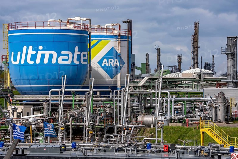 Ruhröl refinery, BP Gelsenkirchen, now BP Refining & Petrochemicals GmbH, tanks and plant in Gelsenkirchen-Horst, North Rhine-Westphalia, Germany