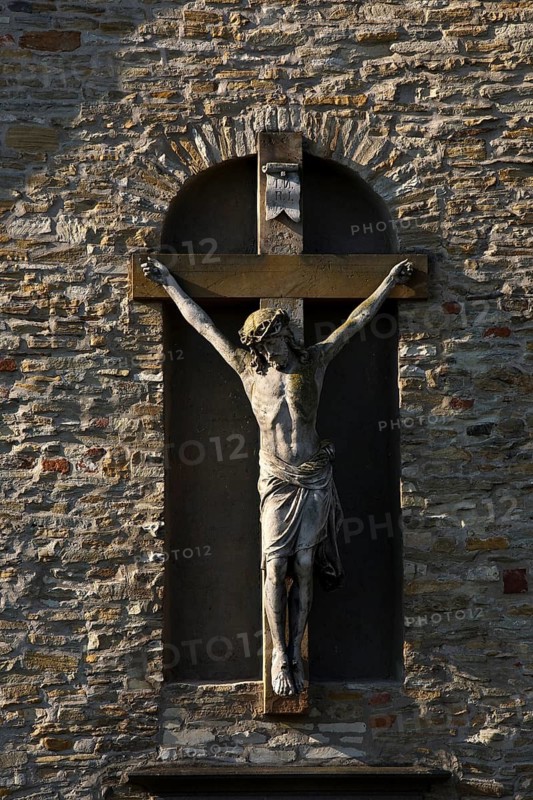 Jesus on the cross, St Bonifatius collegiate church in Freckenhorst, Warendorf, Münsterland, North Rhine-Westphalia, Germany