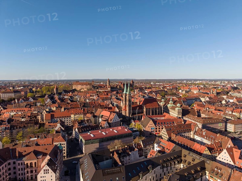 Aerial view of Nuremberg's old town with the spires of St. Sebaldus Church, Kaiserburg Castle on the left, Nuremberg, Middle Franconia, Bavaria, Germany