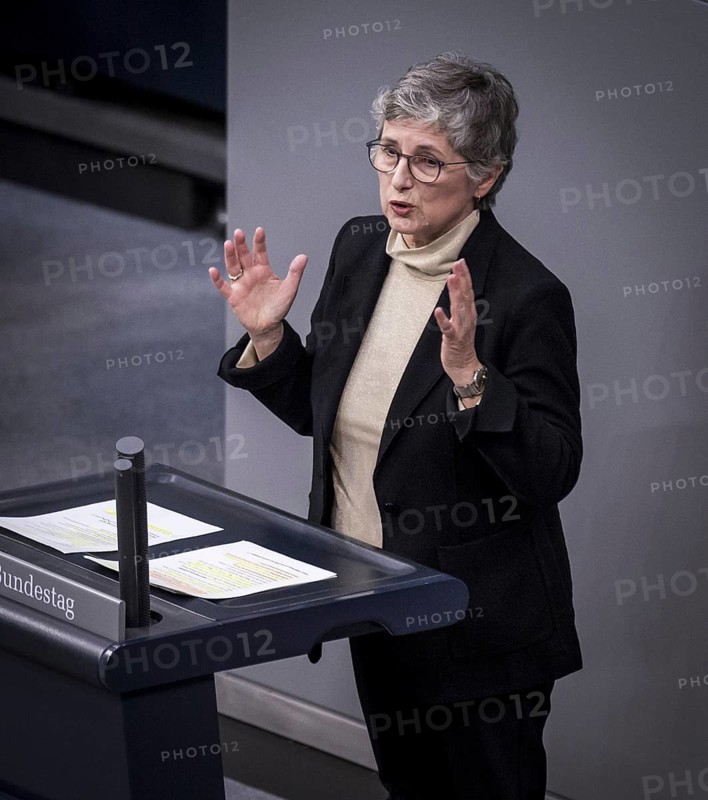 Britta Hasselmann, Fraktionsvorsitzende Gruene, spricht in der Debatte zum Europaeischen Rat im Bundestag