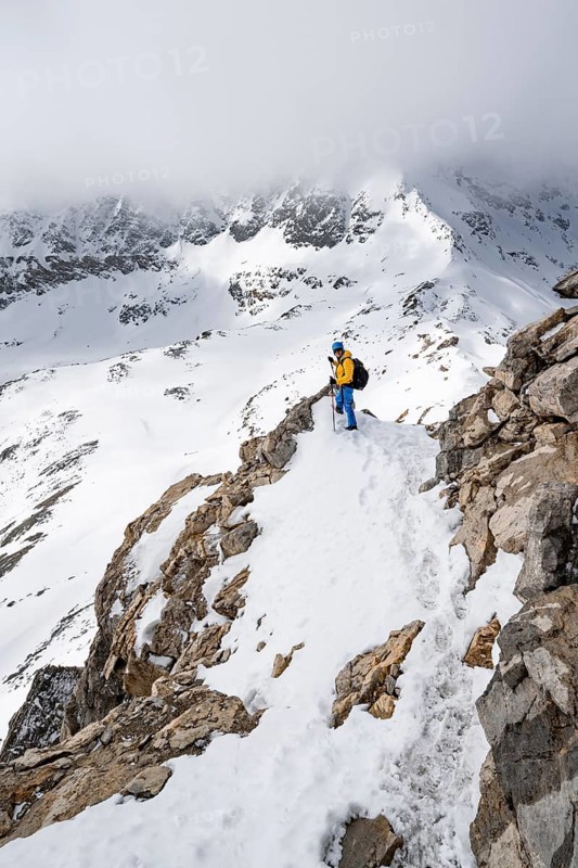 Mountaineers climbing the ridge of Piz Laviner, view of wintry mountain landscape, Grisons Haute Route, Albula Alps, Rhaetian Alps, Grisons, Eastern Switzerland, Switzerland