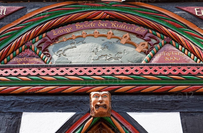 Centre for art and culture, Decorations on a half-timbered house, Einbeck, Lower Saxony, Germany, Europe, Kulturzentrum, Lange Brücke der Kultur, Einbeck, Niedersachsen, Deutschland, Europa