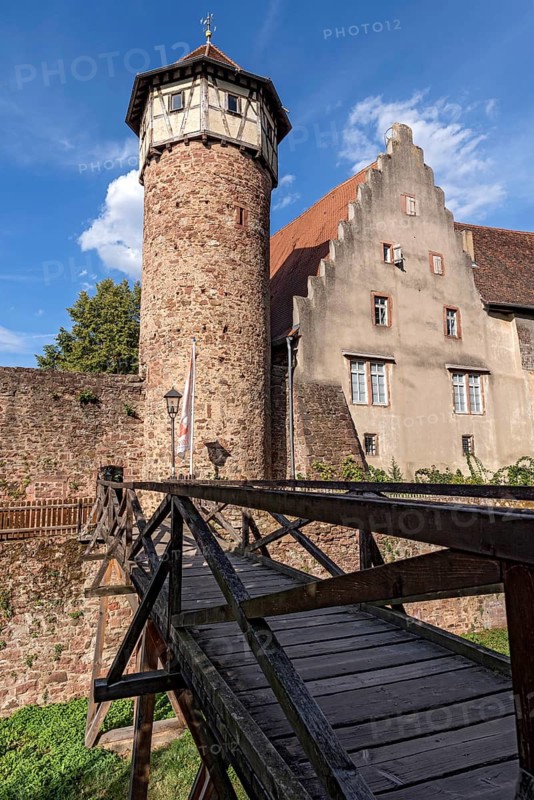 Thieves' tower with wooden bridge over the moat, moat, dungeon and dungeon, prison in the Middle Ages, keep of the town castle, winery, historic old town, Michelstadt, Odenwald, Hesse, Germany