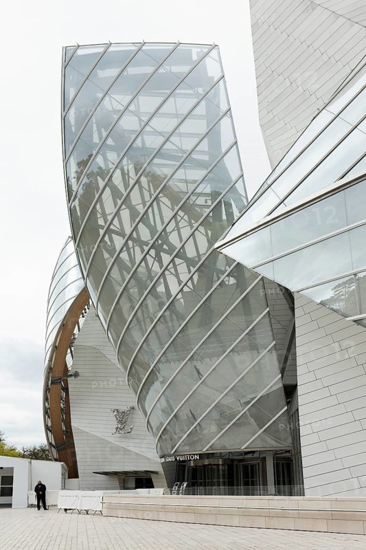 Louis Vuitton Foundation, Le vaisseau de verre, glass ship, futuristic building by architect Frank Gehry, Bois de Boulogne, Paris, France