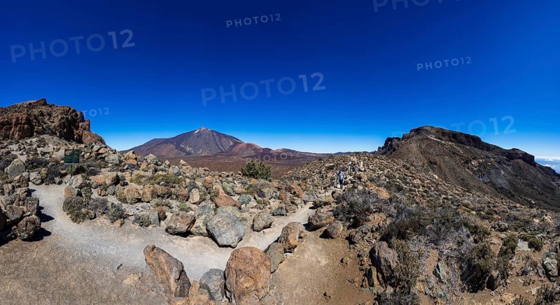 Mountain hiking, hikers on the way to Montana Guajara, view to Teide, Teide National Park, Tenerife, Canary Islands, Spain