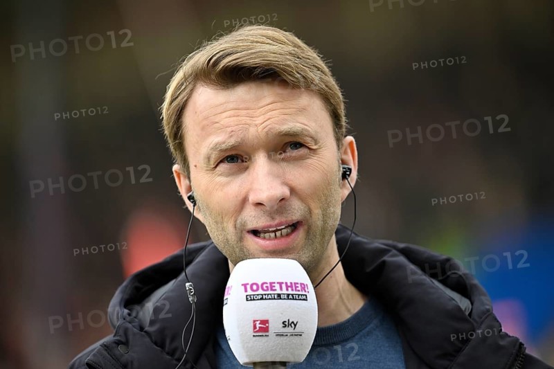 Interview microphone logo SKY in the hand of managing director sports Simon Rolfes Bayer 04 Leverkusen portrait action day TOGETHER Stop Hate soccer Bundesliga, Voith-Arena, Heidenheim, Baden-Württemberg, Germany