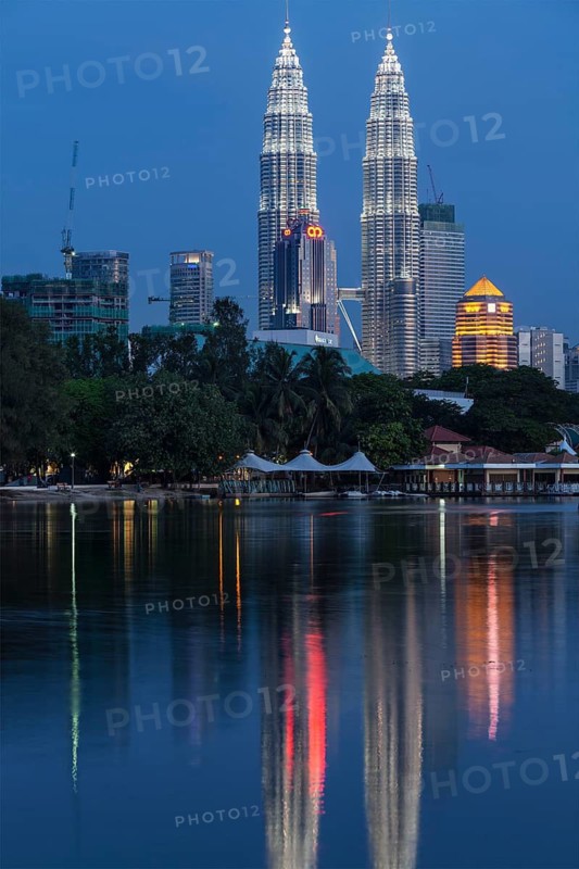 KUALA LUMPUR, MALAYSIA, JUNE 19: Petronas Twin Towers in twilight on June 19, 2011 in Kuala Lumpur. They were the tallest building in the world 1998-2004 and remain the tallest twin building