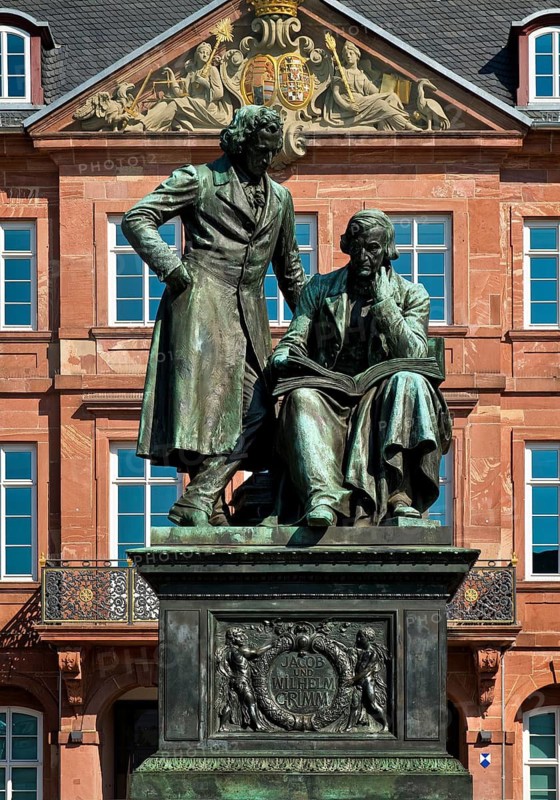 Brothers Grimm National Monument in front of Neustadt Town Hall, German Fairy Tale Route, Hanau, Hesse, Germany