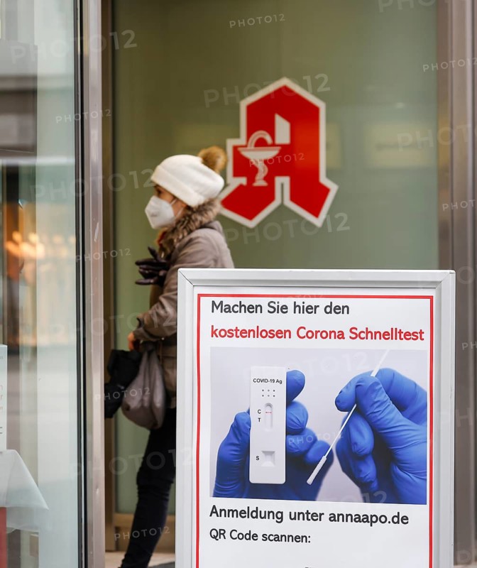 Düren, North Rhine-Westphalia, Germany - Pharmacy offers free corona rapid test, Düren city centre in times of the corona crisis during the second lockdown, most shops are closed, only a few passers-by are out and about in the pedestrian zone