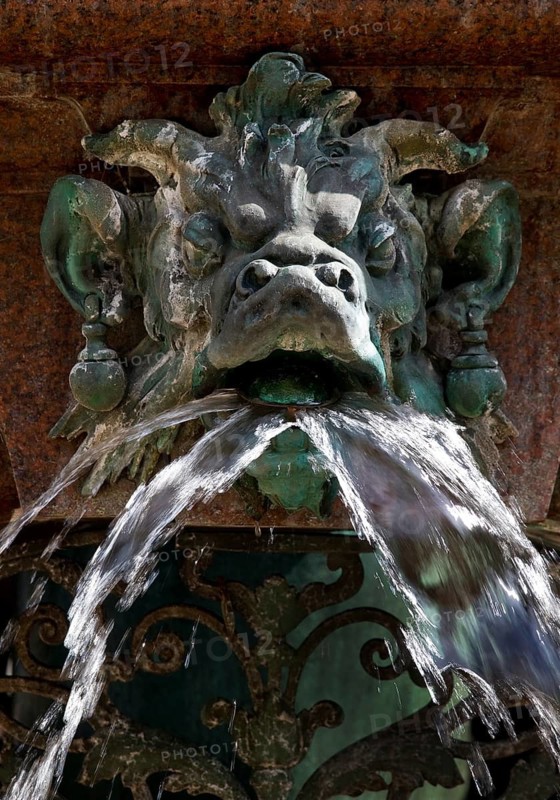 Hygieia Fountain by sculptor Joseph von Kramer, detail with opening for air conditioning, inner courtyard, City Hall, Hamburg, Germany