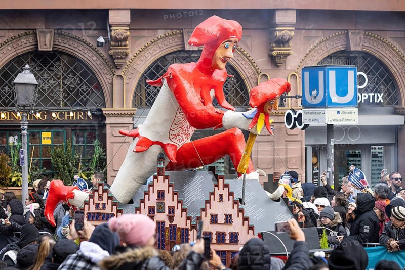 The Frankfurt Shrove Tuesday Parade moves across the Römerberg in Frankfurt am Main, Römerberg, Frankfurt am Main, Hesse, Germany