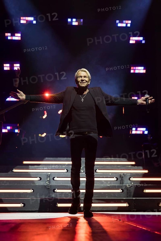 Matthias Reim live on ..und plötzlich bist du Kult! Tour in the Berlin Uber Arena on 29 December 2024