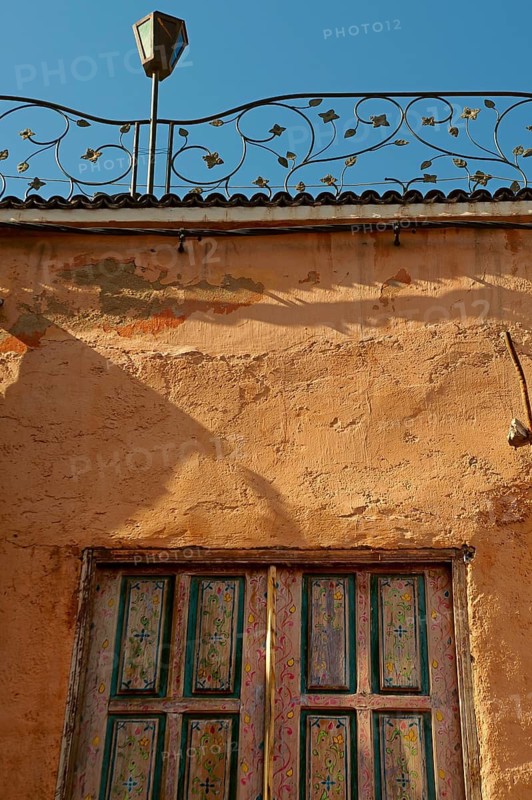 House wall with clay plaster, window and roof terrace, detail, building, living, house, Marrakech, Morocco